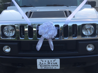 All Starz Limousine Service presents our Wedding Limousines fully dressed with flowers and ribbons of your choice and 2 complimentary chilled bottles of bubbly or wine (non-alcoholic) included with every booking. 